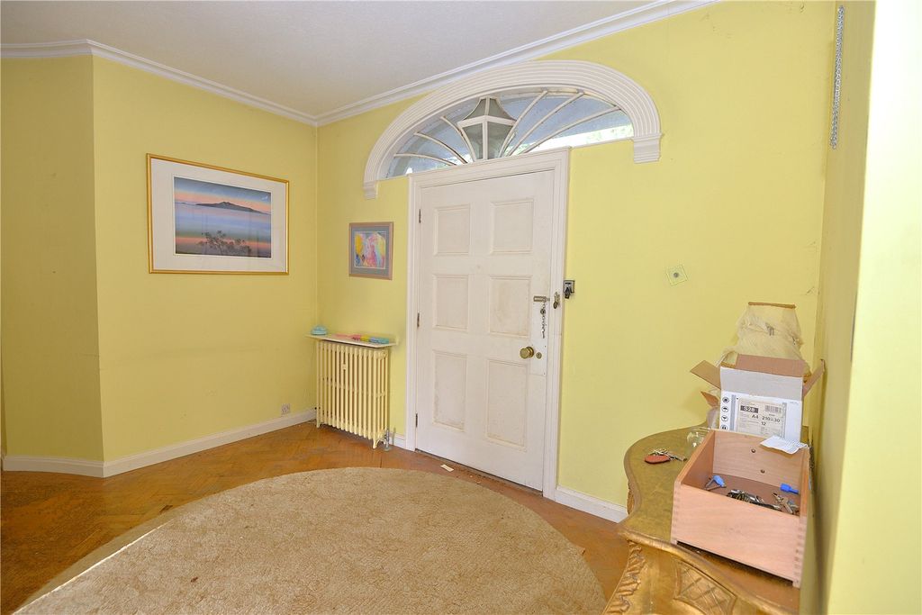 Property photo 3 of 28 Entrance Hall