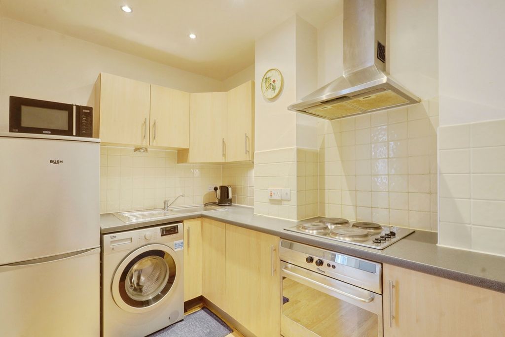 Additional image 4 of 1 bed flat for saleVictoria Avenue, Southend-On-Sea SS2
