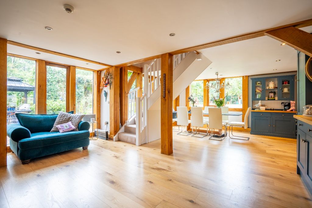 Property photo 3 of 26 Picture No. 16