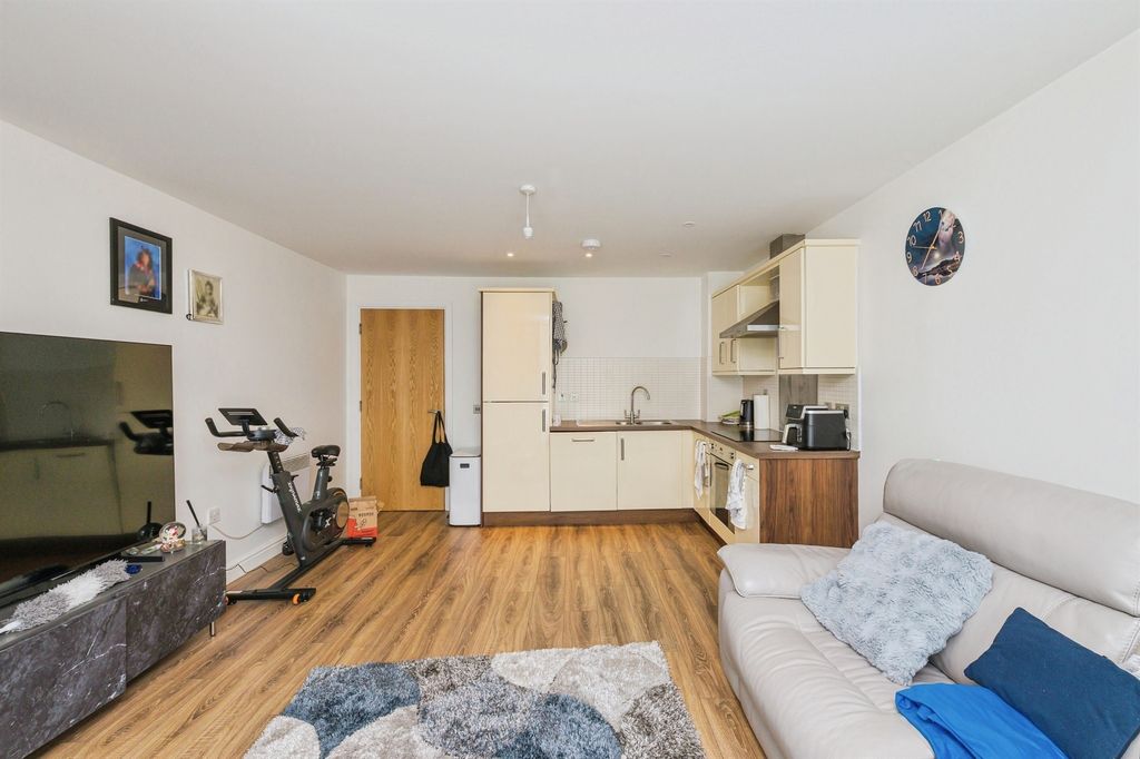 Property photo 3 of 16