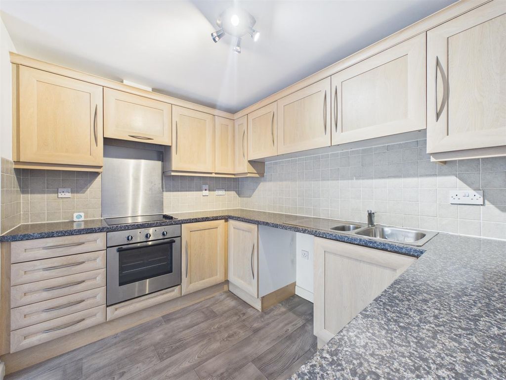 Property photo 3 of 16 Cam03844G0-Pr0472-Still017.Jpg