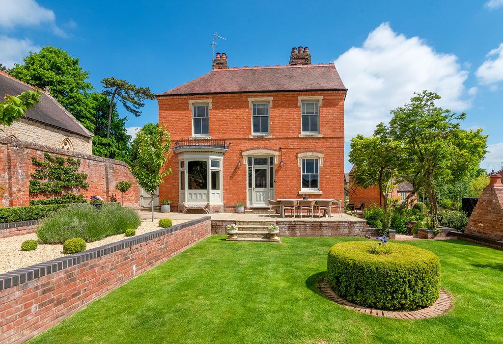 Property photo 1 of 37