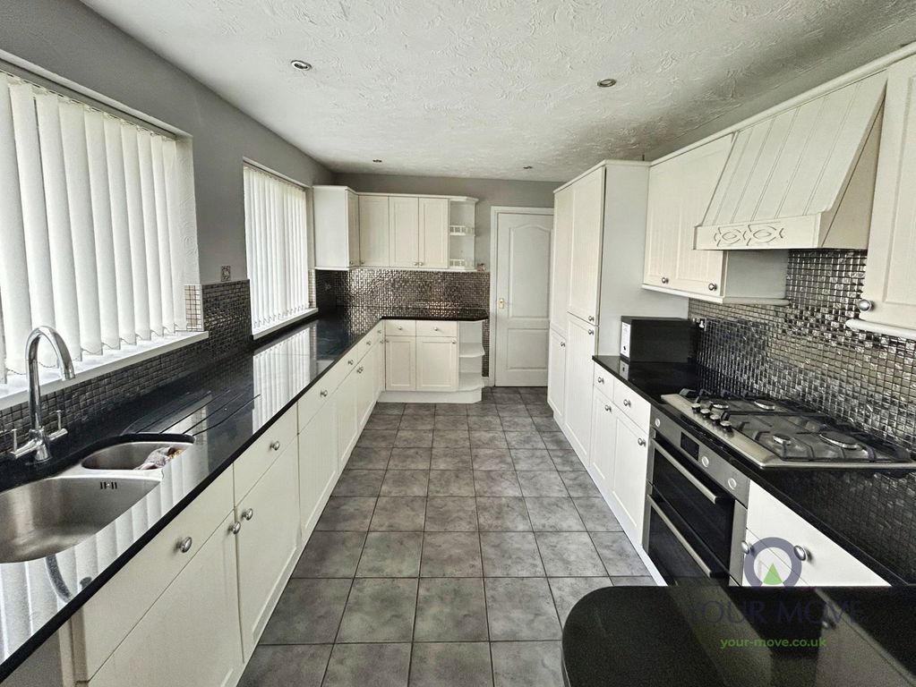 Property photo 2 of 19 Kitchen