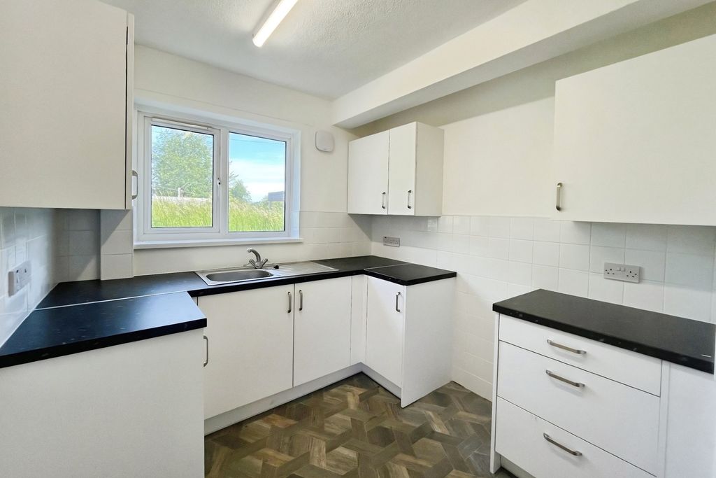 Property photo 2 of 13 Kitchen