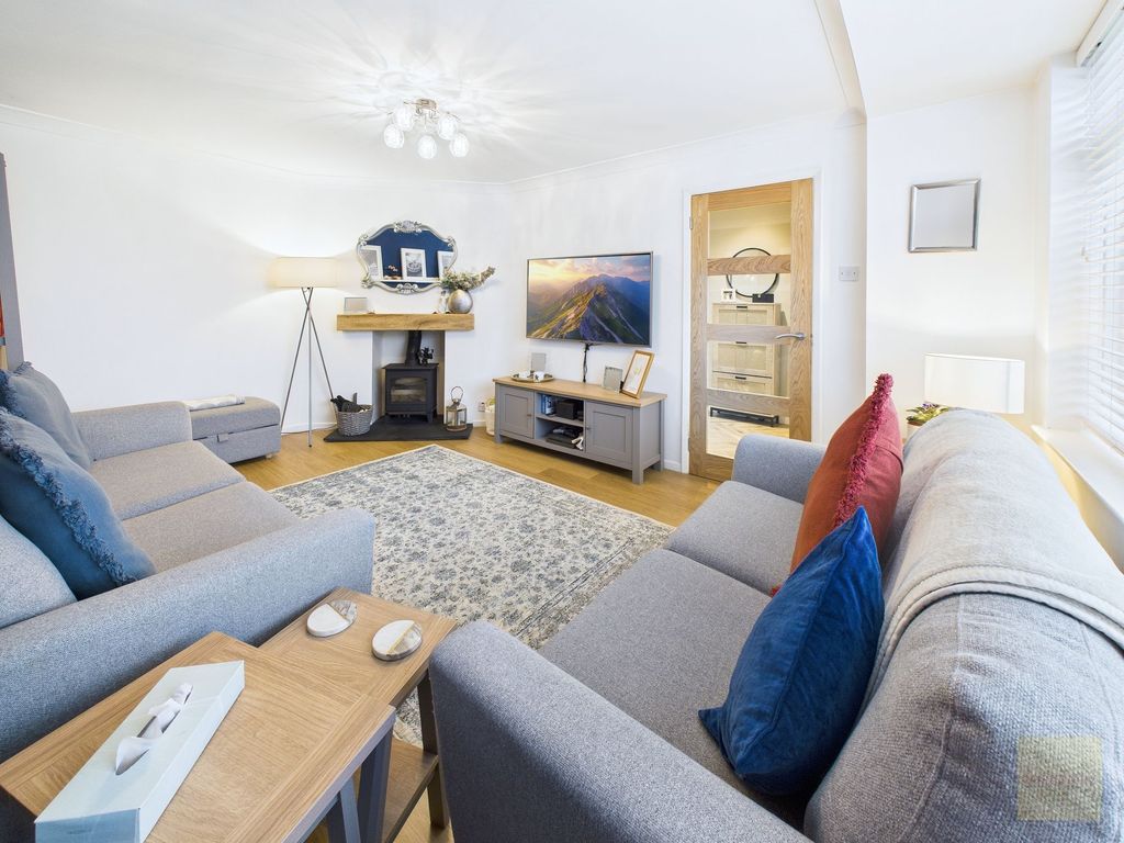 Property photo 3 of 16 Living Room