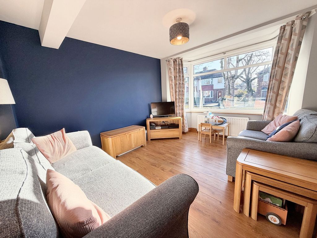 Property photo 2 of 16 Lounge