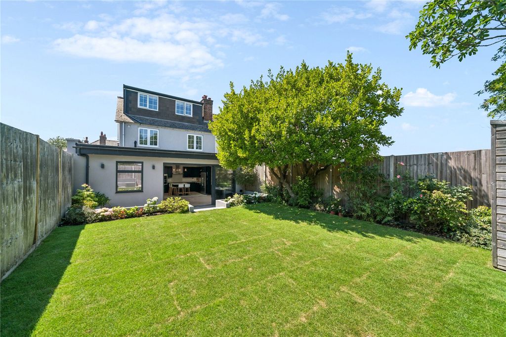 Property photo 2 of 11 Picture No. 30