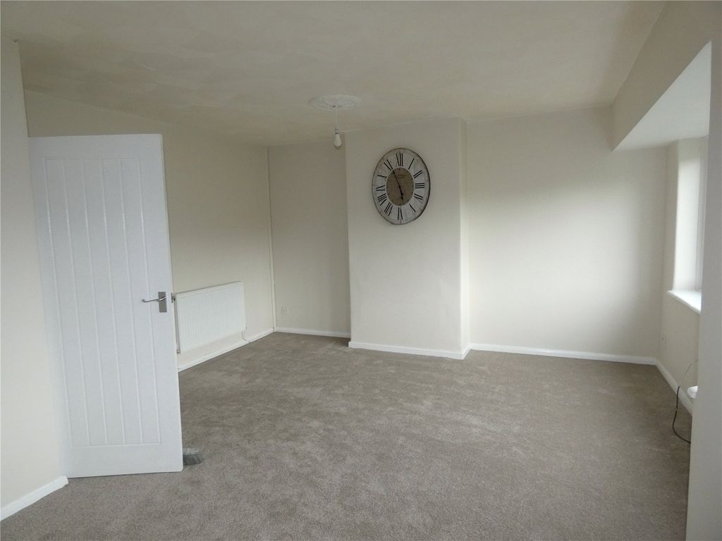 Property photo 3 of 11 Lounge