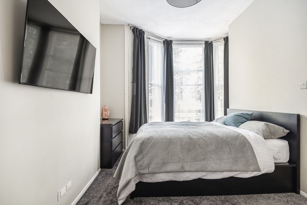 Property photo 3 of 16 Bedroom