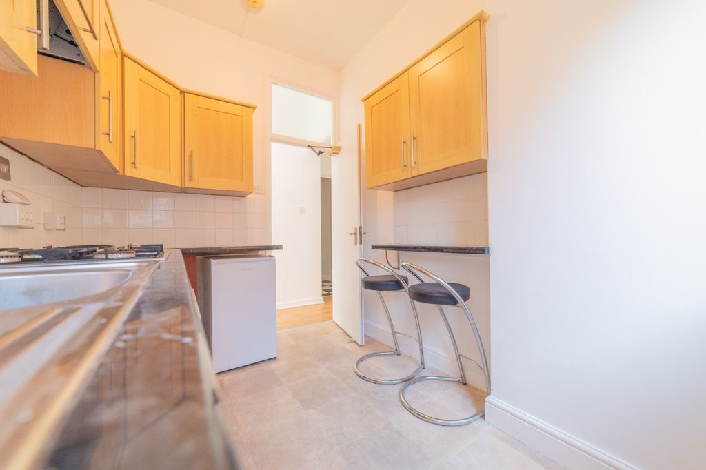 1 bed flat for saleMonthermer Road, Cathays CF24 photo 5