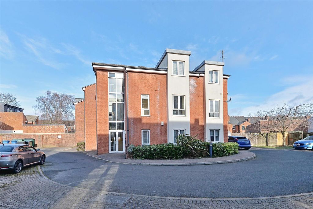 Property photo 1 of 11 Apt 3 Kings Gate - Ext1.Jpg