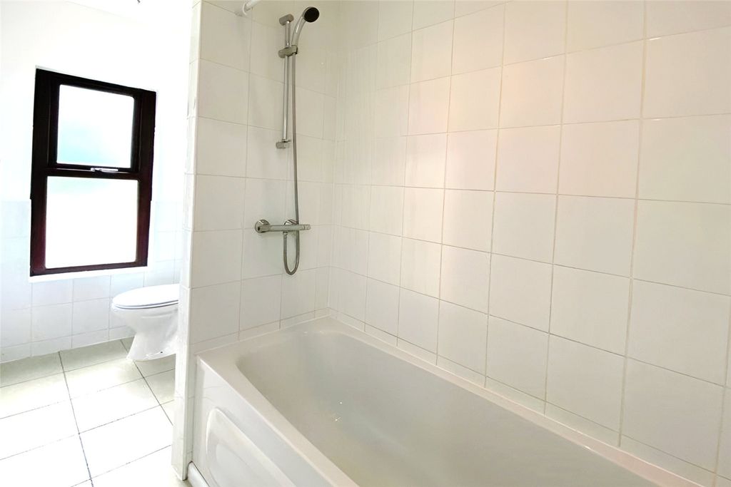 Property photo 2 of 9 Bathroom