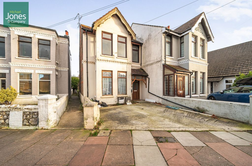 Property photo 1 of 8 External