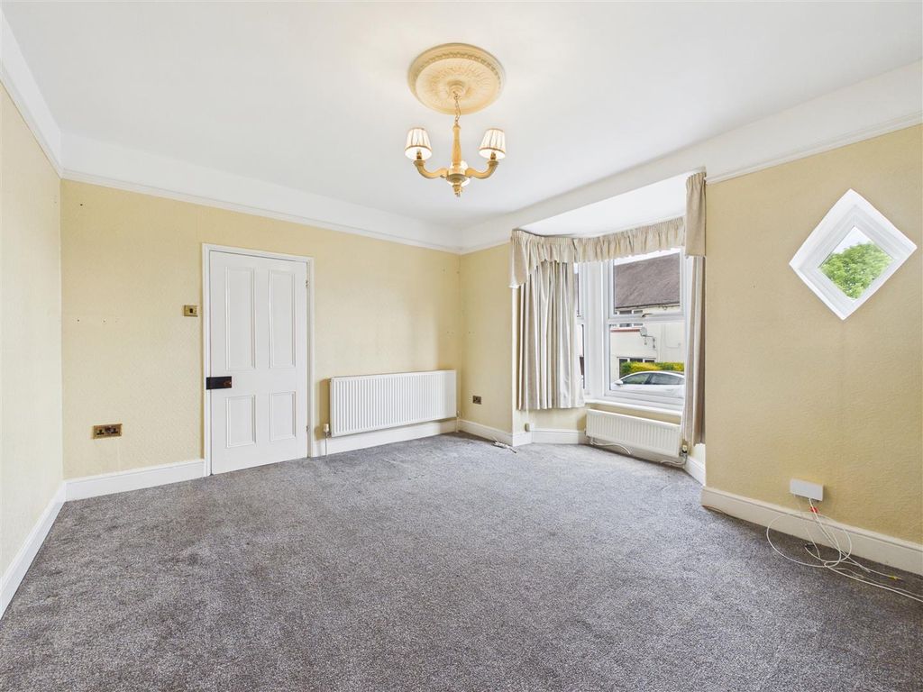 Property photo 3 of 17 Cam05476G0-Pr0206-Still013.Jpg
