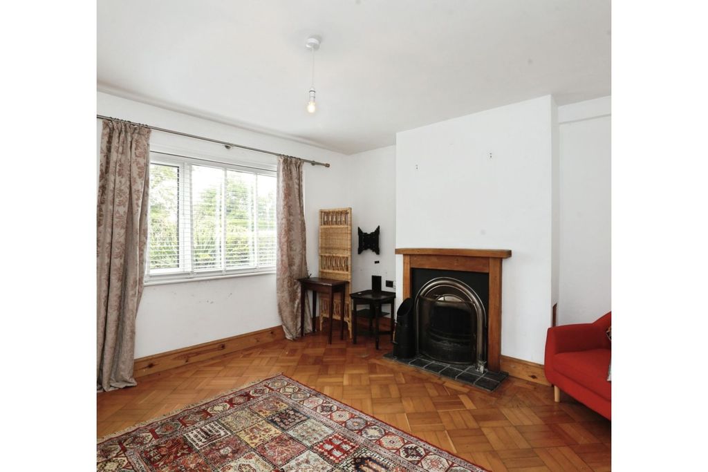 Property photo 2 of 32