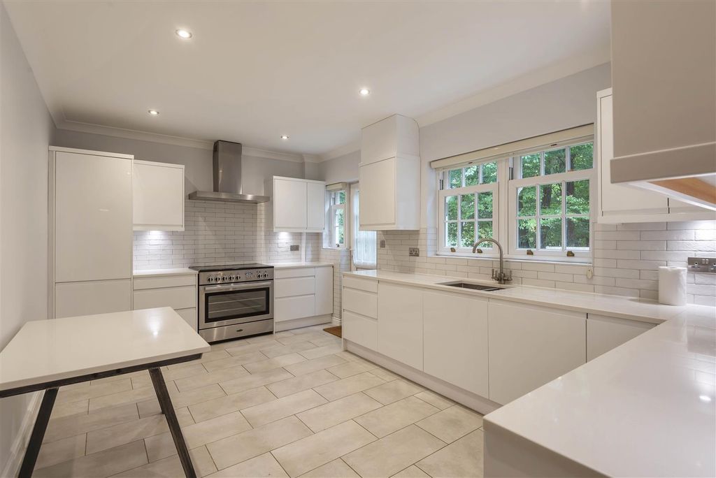Property photo 1 of 18 Kitchen 1.Jpg