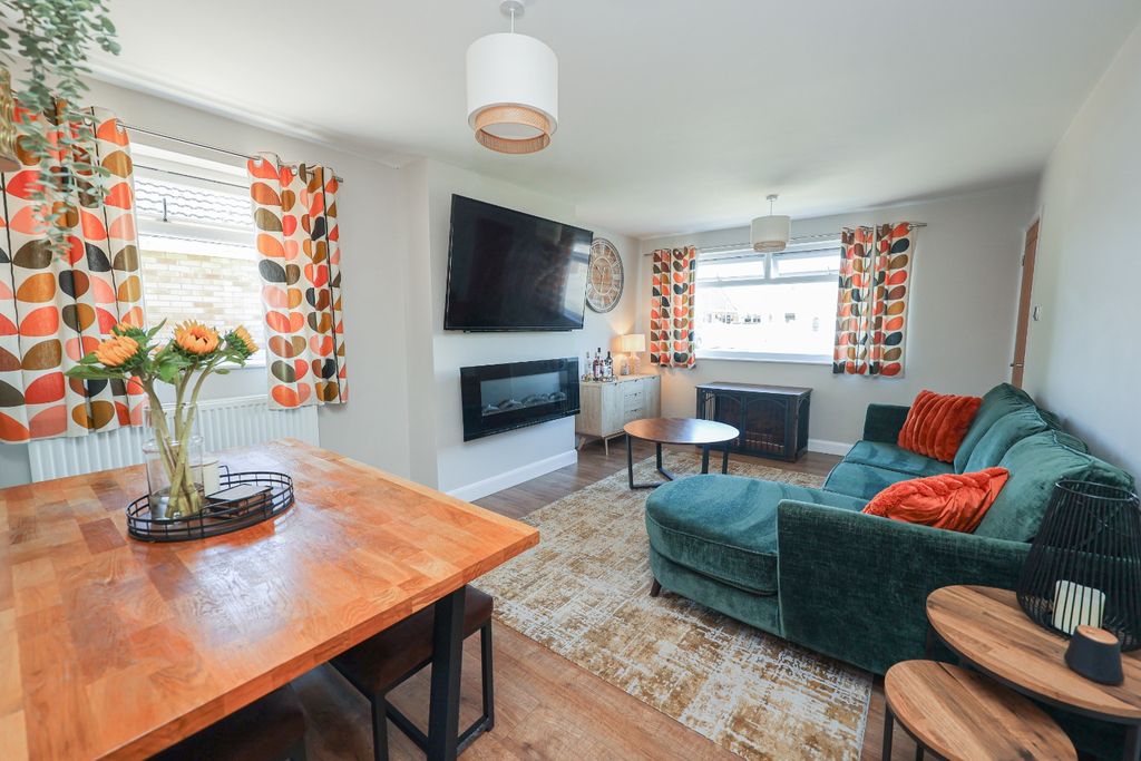 Property photo 2 of 29 5250802