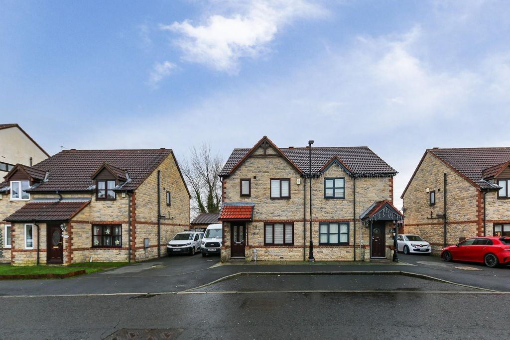 Property photo 1 of 17 Front External