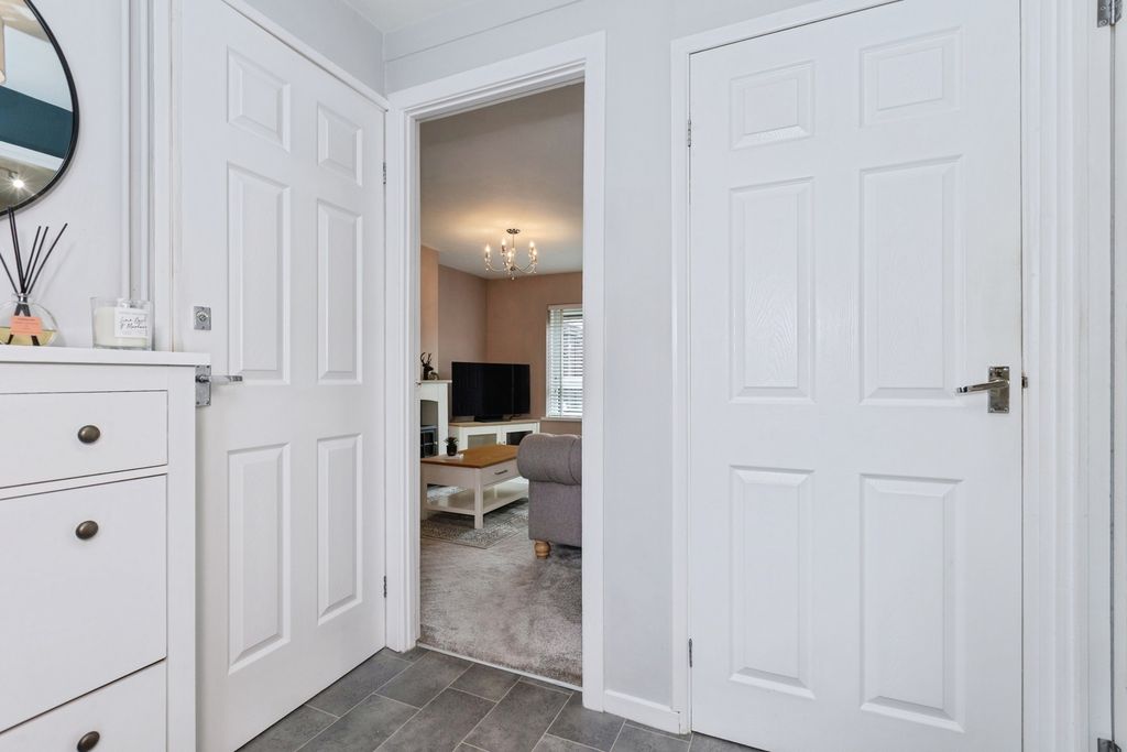 Property photo 2 of 17 Entrance Hallway