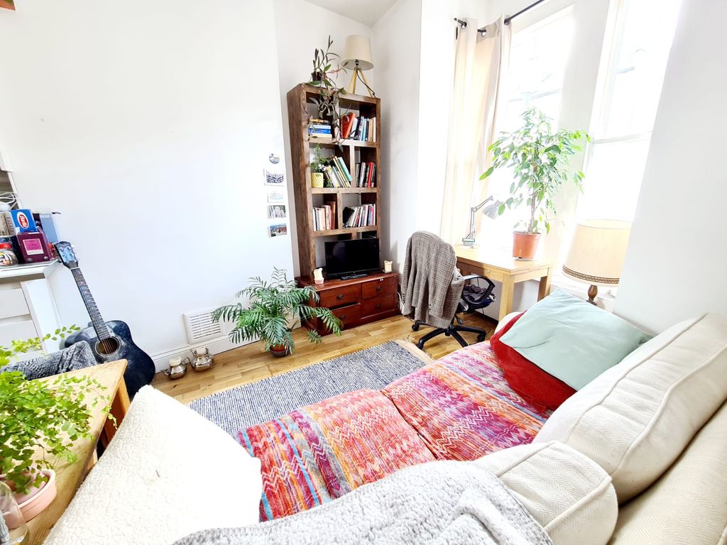 Property photo 3 of 8