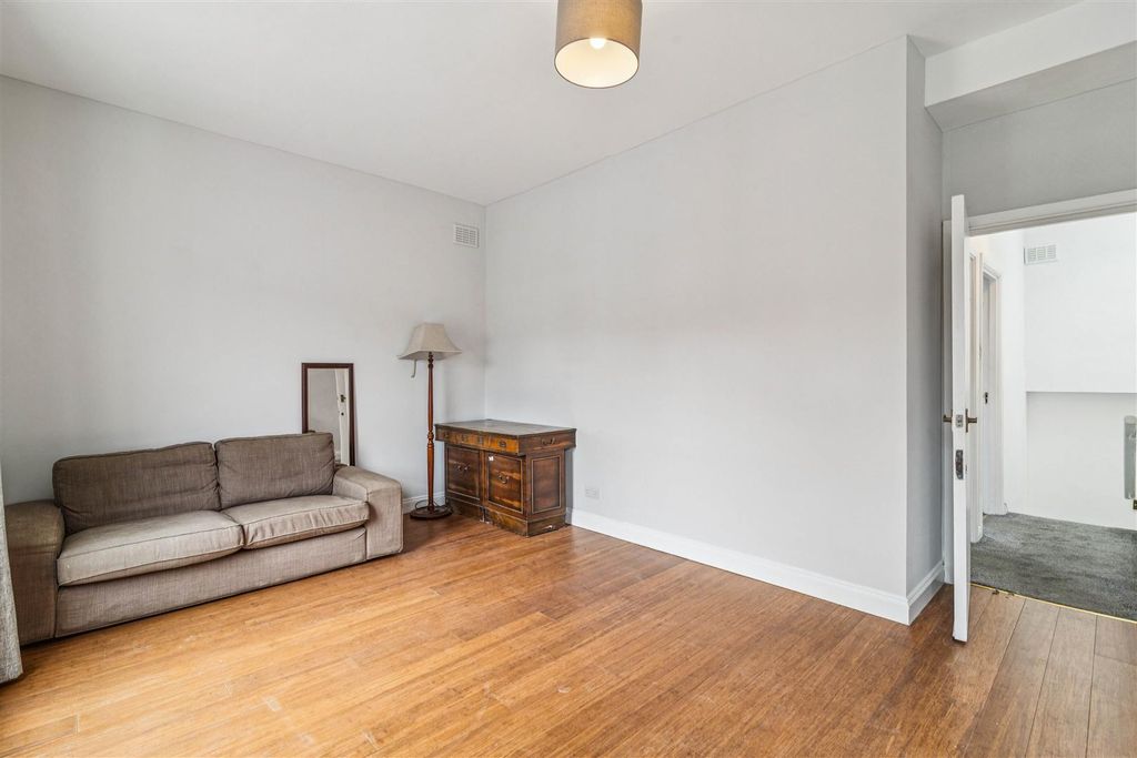 Property photo 2 of 8 11.Jpg