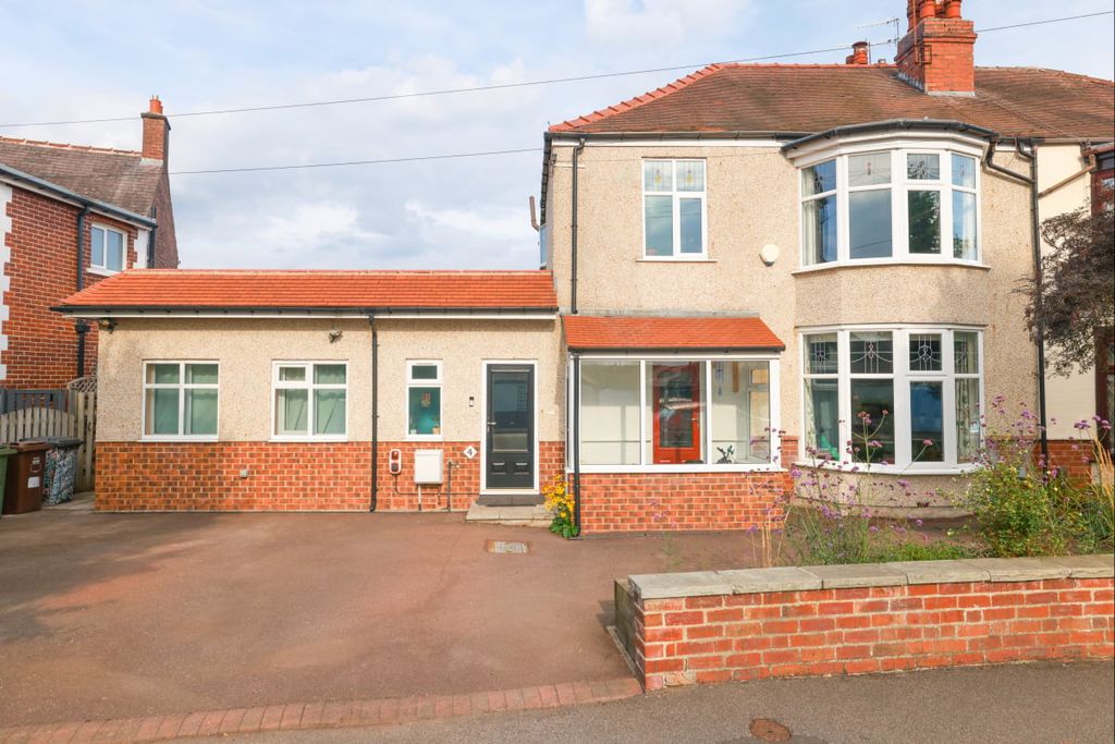 Property photo 3 of 27