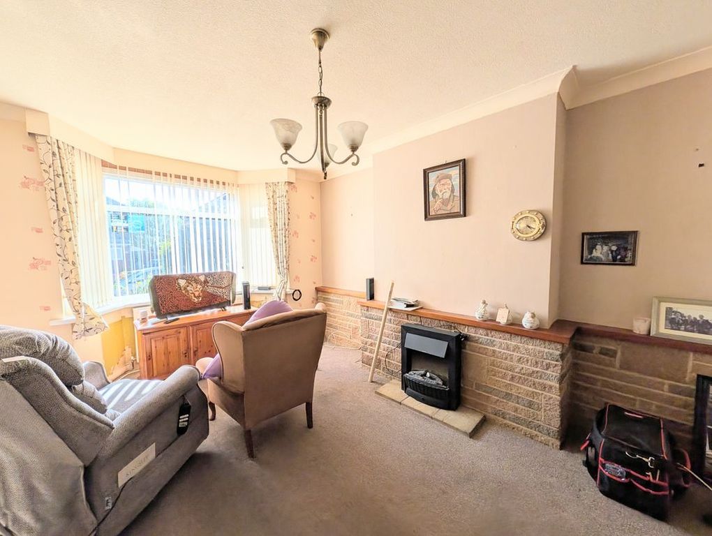 Property photo 2 of 18 Lounge