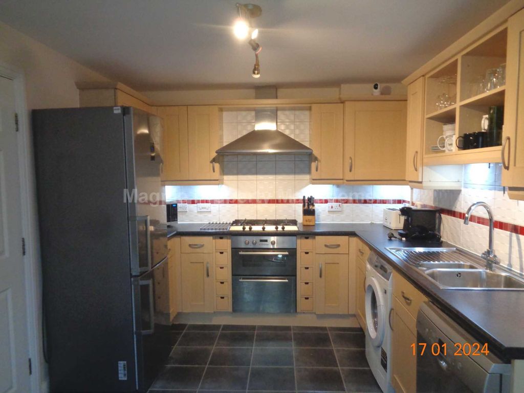 Property photo 2 of 9
