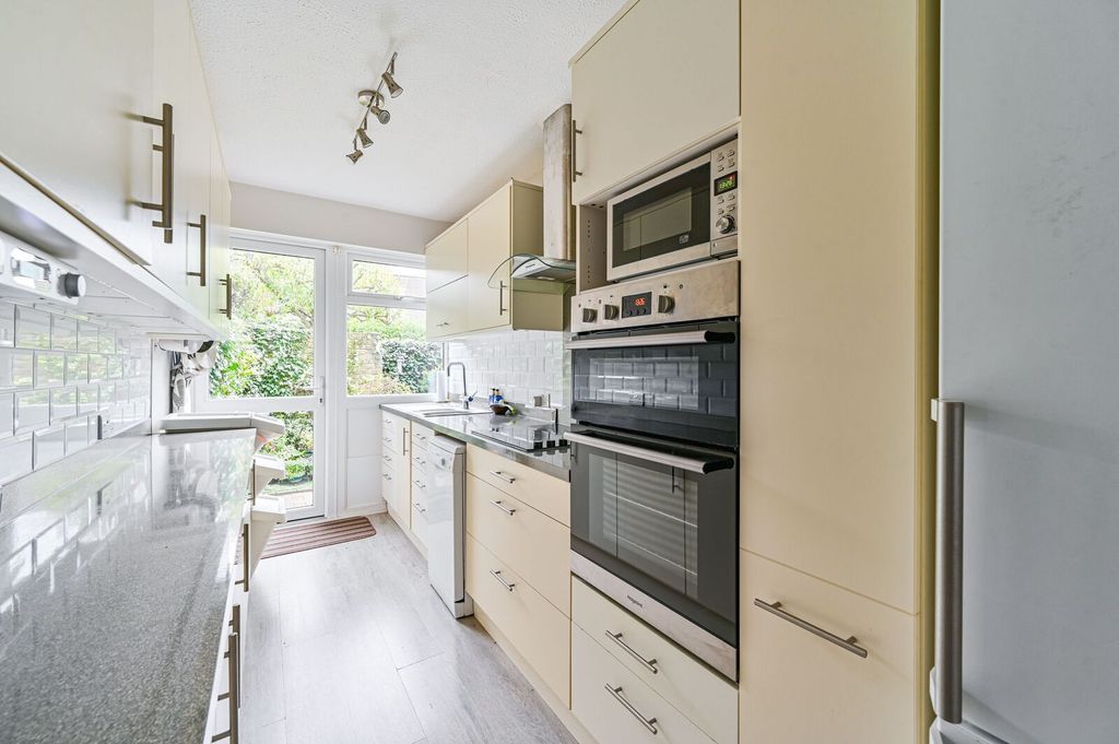 Property photo 3 of 16