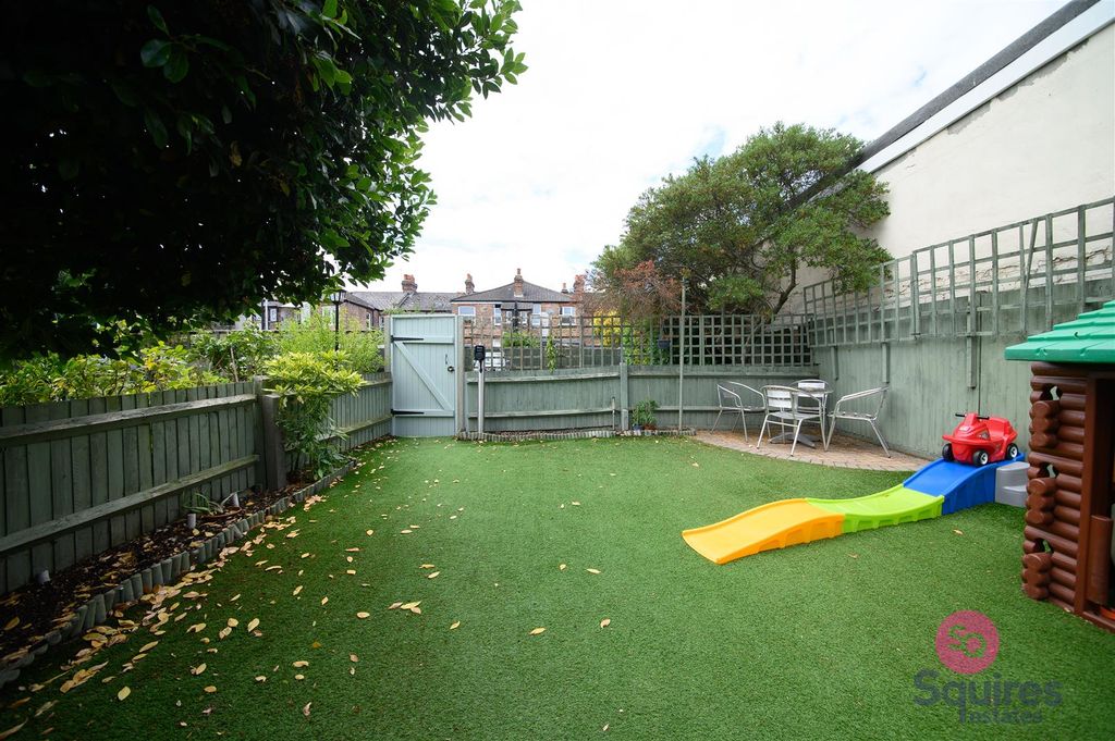 Property photo 2 of 22