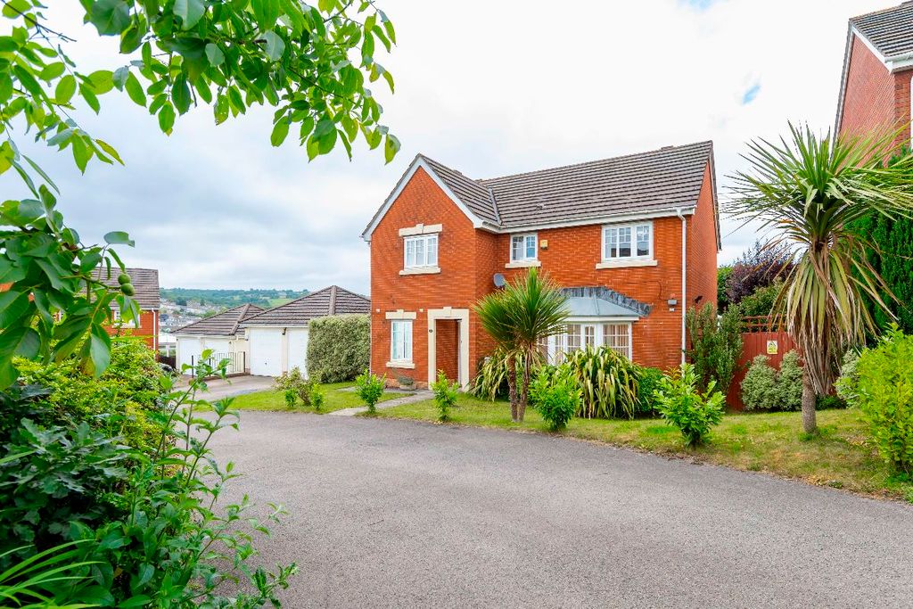 Property photo 1 of 53