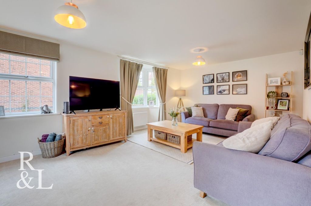 Property photo 3 of 33 Royston&amp;Lund (16).Jpg