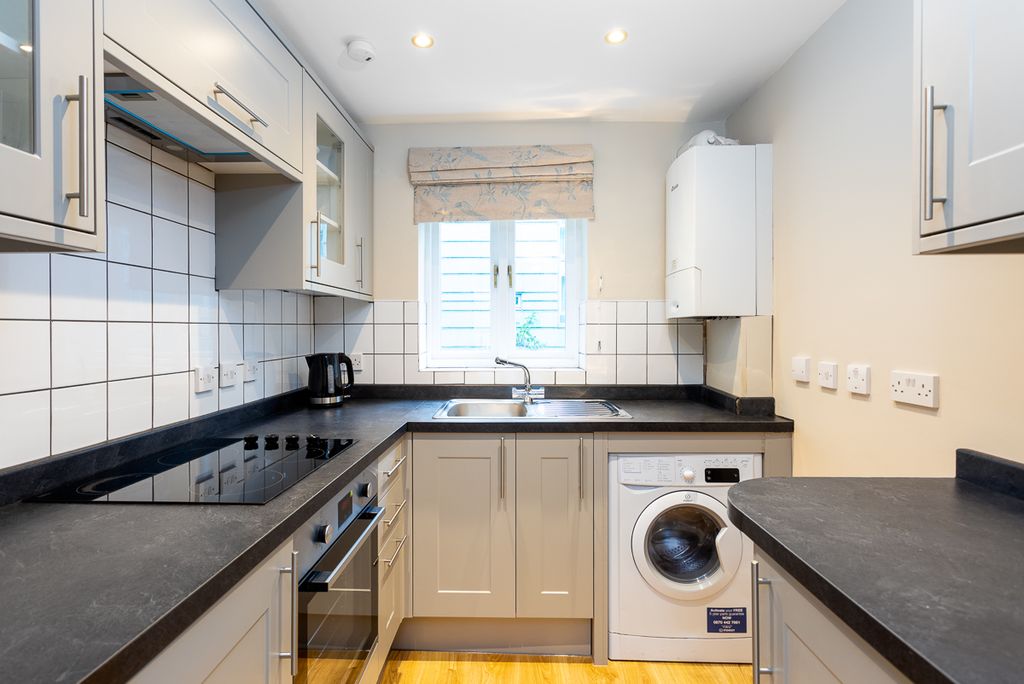 Property photo 2 of 25