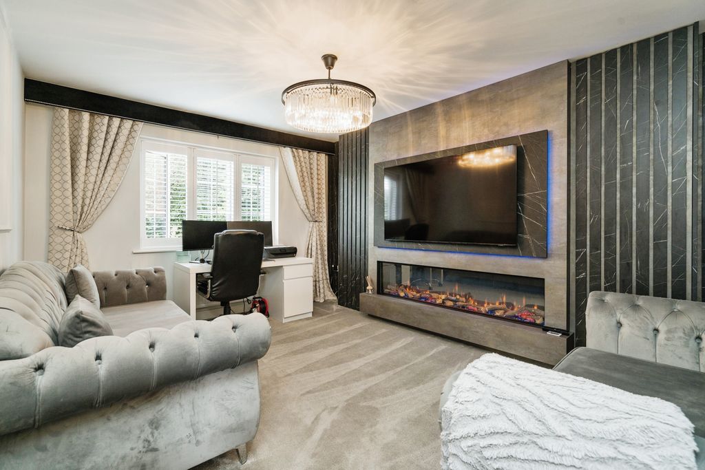 Property photo 2 of 15 Lounge