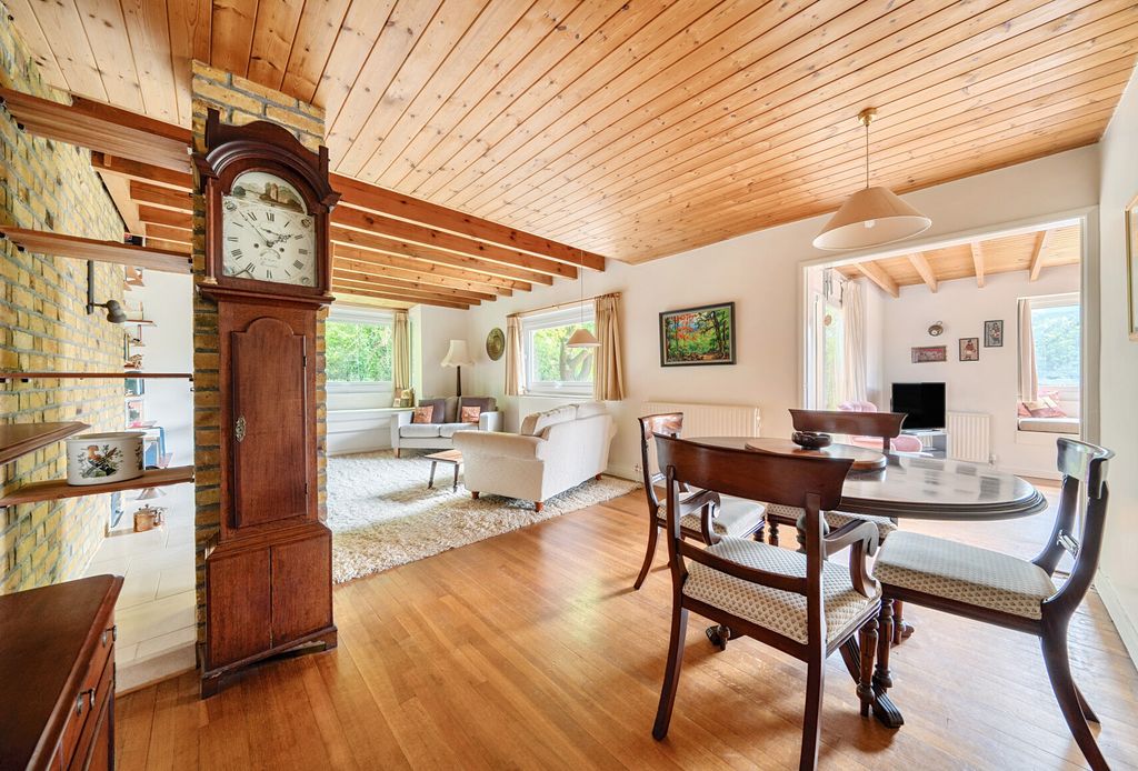 Property photo 2 of 18 1304766-8-6846ee4...