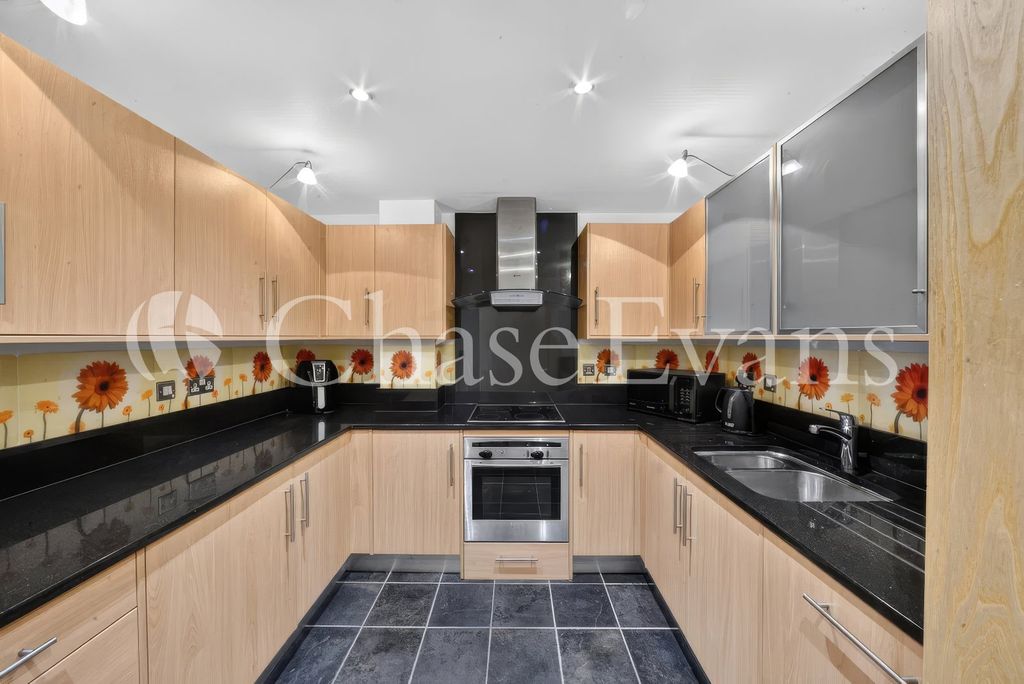 Property photo 2 of 21 Picture No. 35