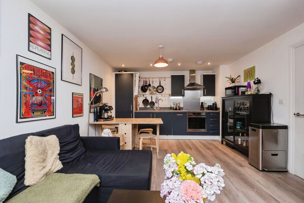 Property photo 3 of 14 Pbox-Img.Jpg