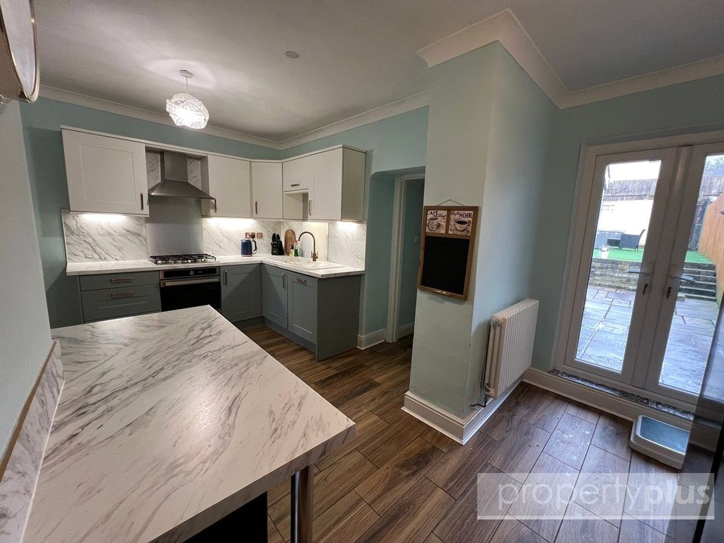 Property photo 1 of 17 Picture No. 12