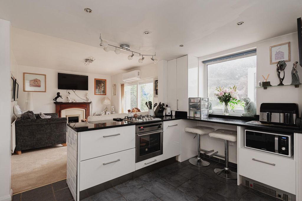 Property photo 2 of 32 Rightmove 8.Jpg