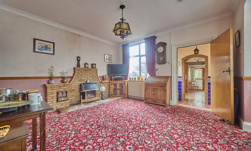 Property photo 3 of 25 Southfield Road_19.Jpg