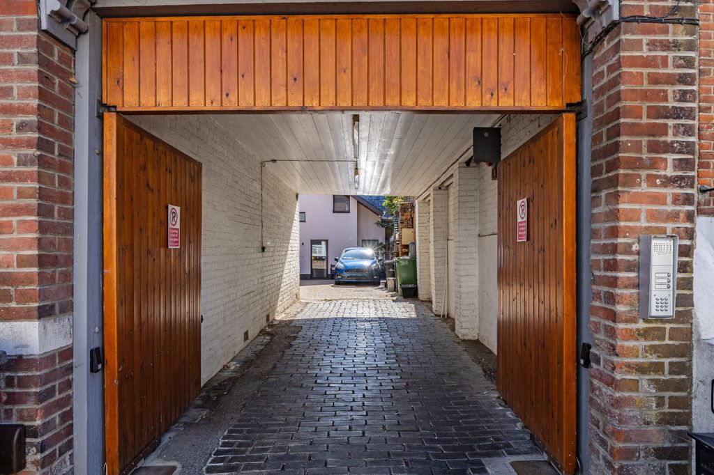 Property photo 2 of 10 Gated Entrance