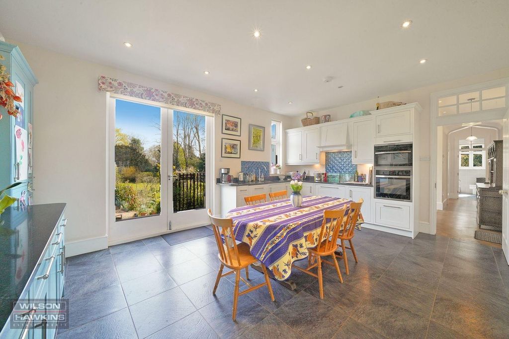 Property photo 3 of 21