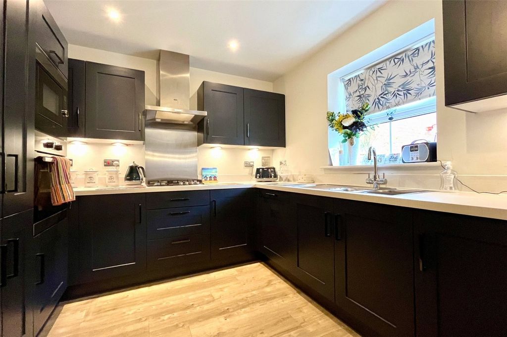 Property photo 2 of 24 Picture No. 72