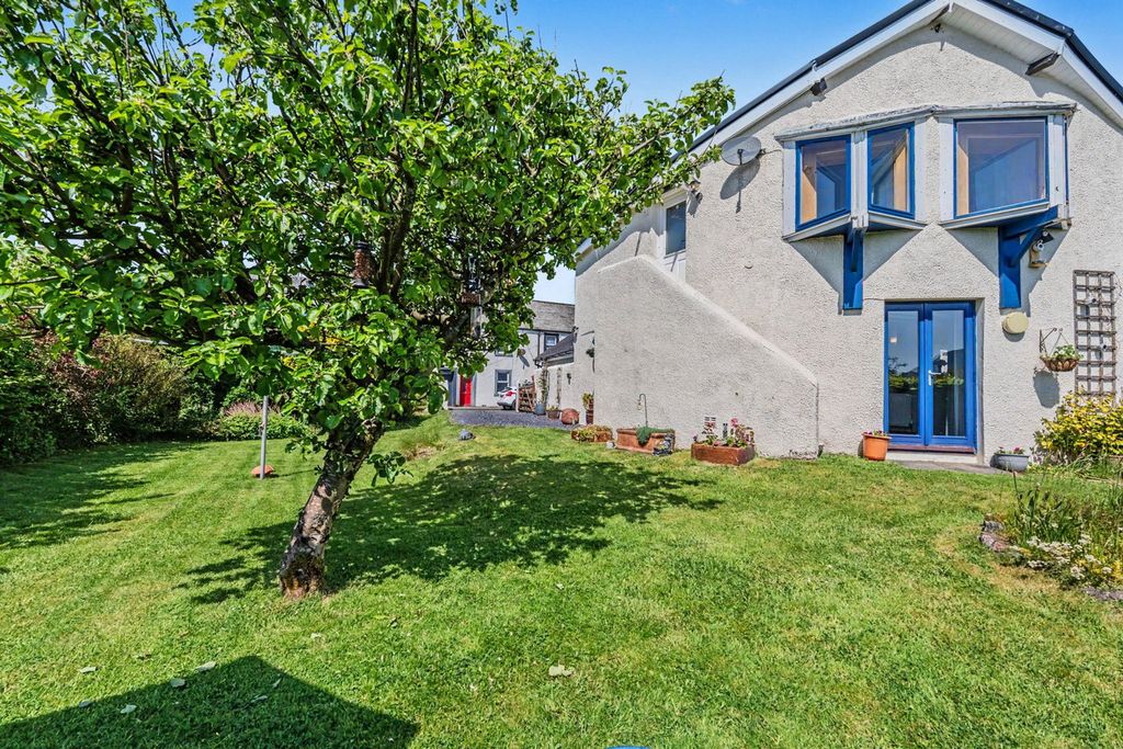 Property photo 2 of 39