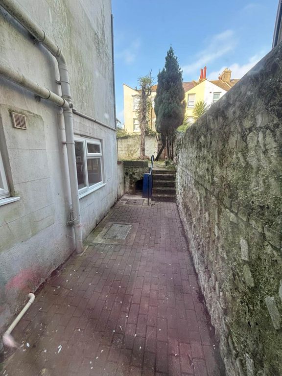 Property photo 3 of 7