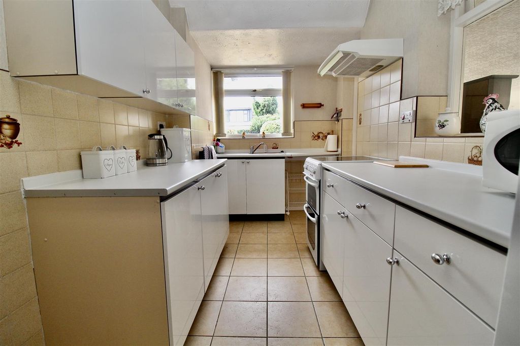 Property photo 3 of 29 Kitchen
