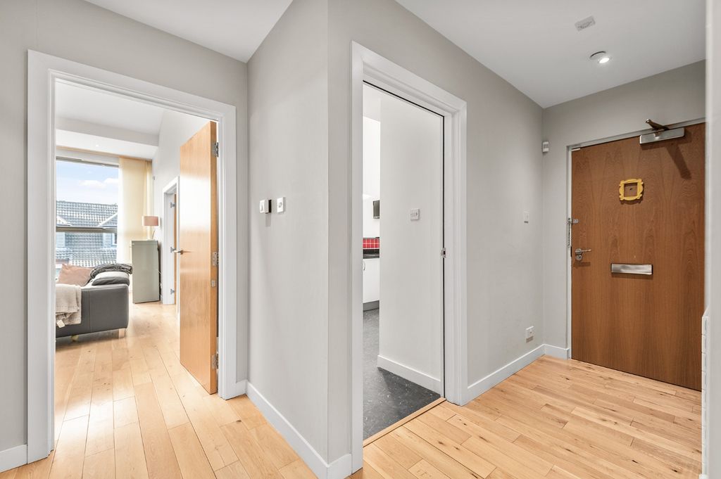 Property photo 2 of 24