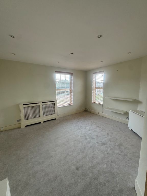 Property photo 1 of 4 Bedroom