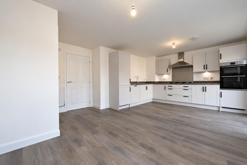 Property photo 3 of 19 Kitchen/Dining Room