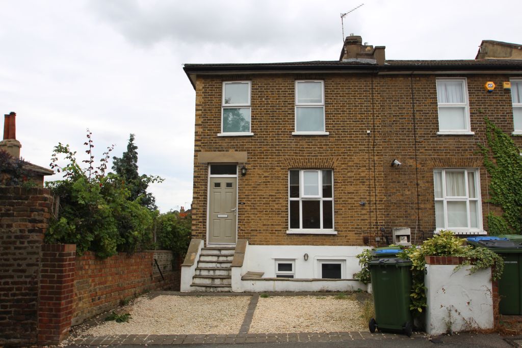 Property photo 1 of 8 Plum Lane Plumstead